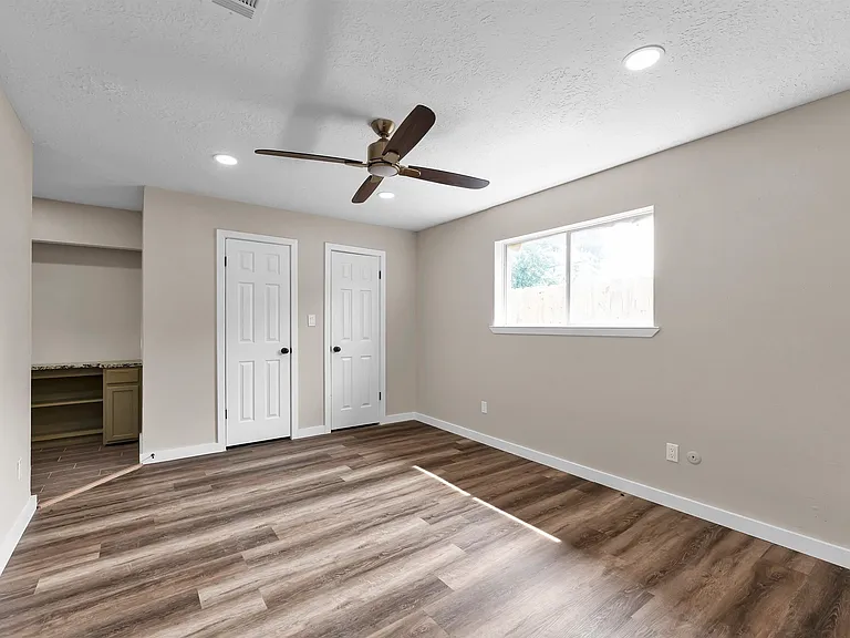 6211 Coachgate Dr — Photo 38