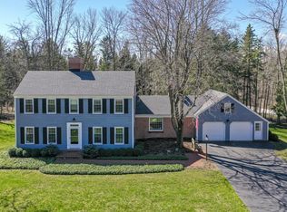 149 W Glenview Ct, Mequon, WI 53092