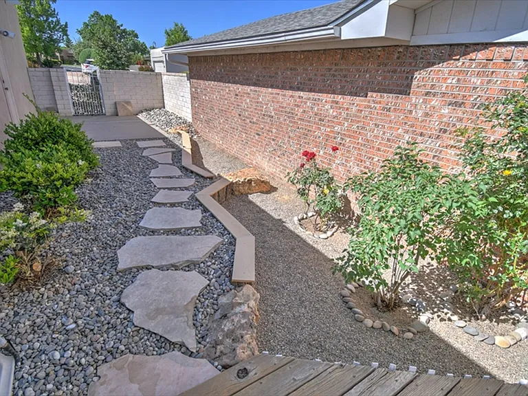 9010 Flushing Meadows Dr NE — Photo 16