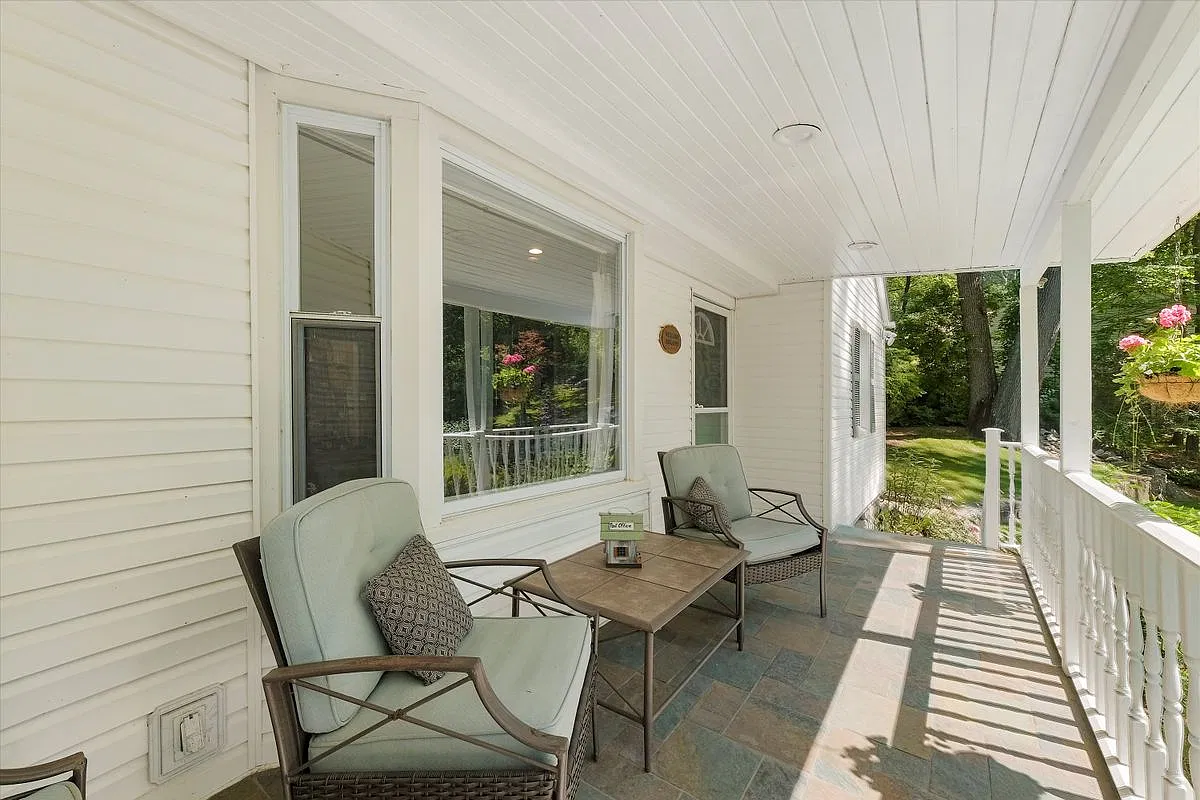 3 bed, 2.0 bath, 1500 sqft, $5,000 — Photo 2