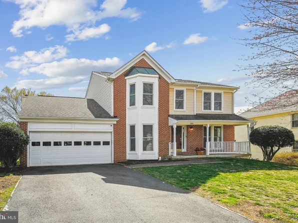1305 Summerfield Dr, Herndon, VA 20170