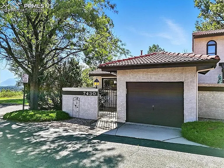 7430 Lomas Ct — Photo 4