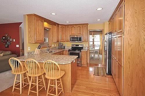 3rd image of 5011 Ladyslipper Ave N