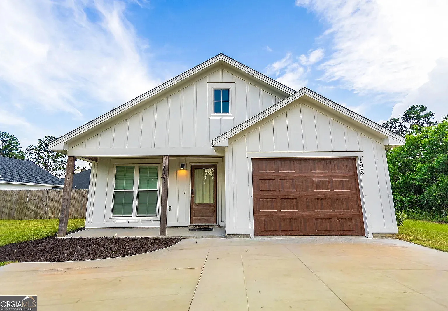 3 bed, 1302 sqft, $1,700 — Photo 1