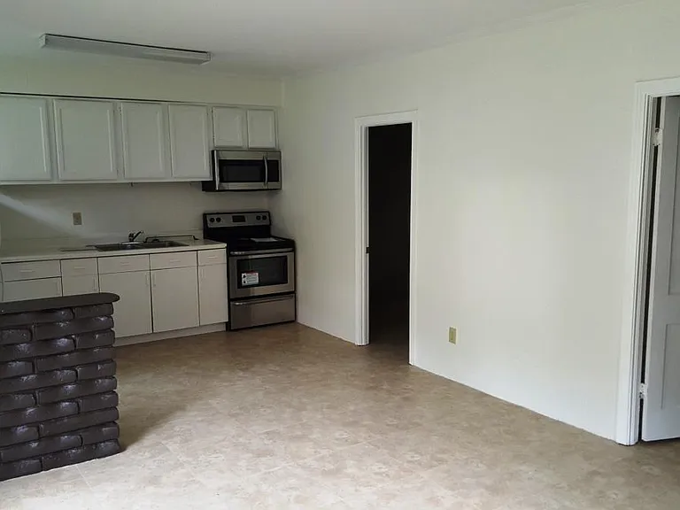 Duplex - 1917 Hammerlin Ave - Living (A)