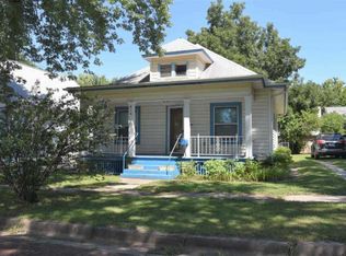 818 E 13th Ave, Winfield, KS 67156