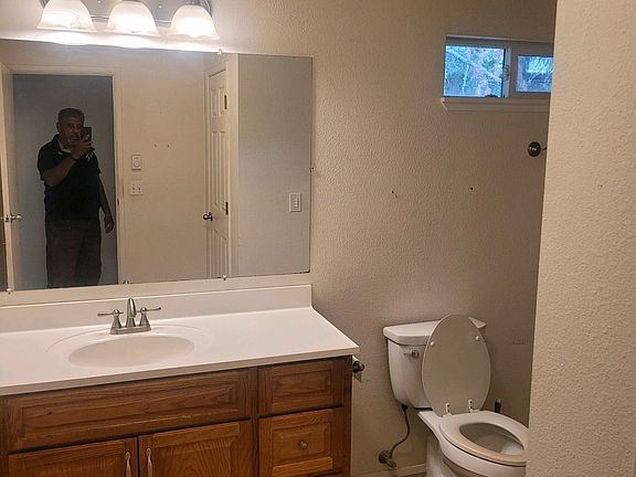 2nd image of 11770 Manzanita Ln NE