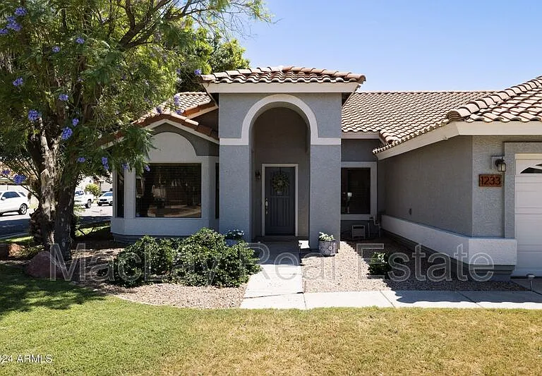 1233 E Sea Gull Dr — Photo 3