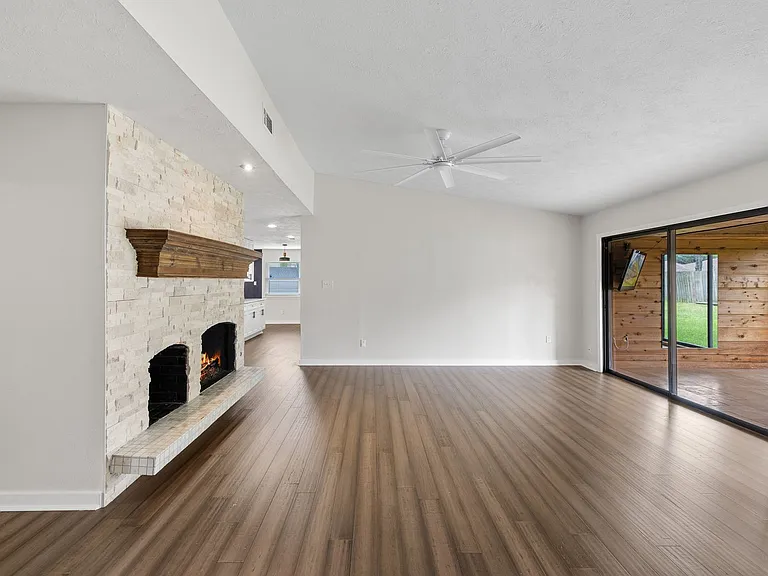 1222 Haines Dr — Photo 9