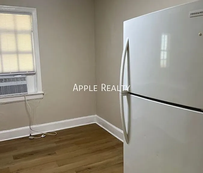 102 W Maynard Ave #A — Photo 3