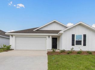 1994 Ambassador Ct, Chipley, FL 32428
