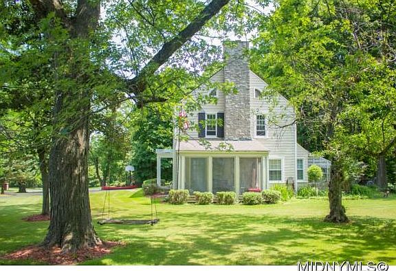 2nd image of 18 Sherman Cir