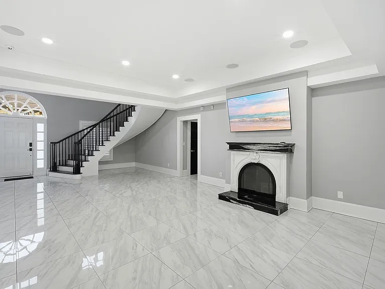 2418 W Palm Dr — Photo 6