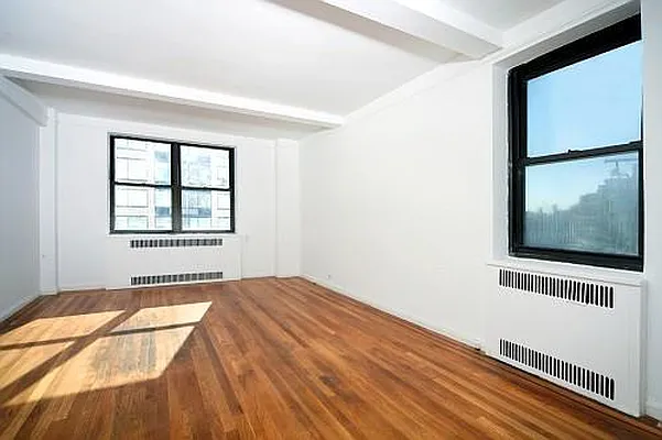 Rented by Bank Neary | media 16