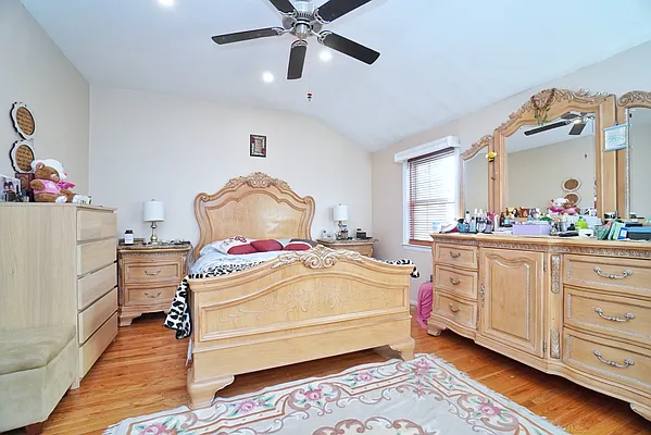 Sold by Remax Edge | media 17
