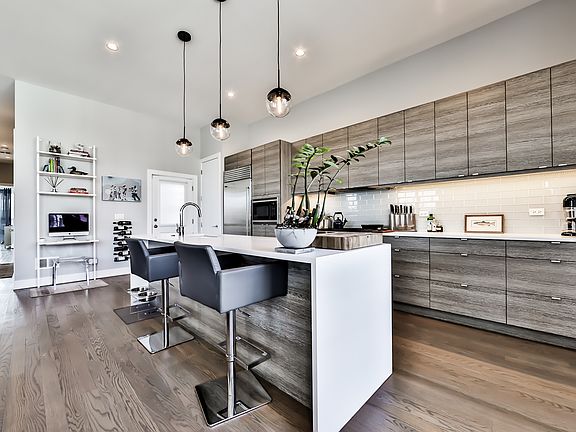 2nd image of 2145 W Augusta Blvd #Penthouse 3