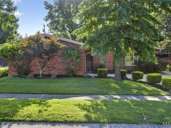 13083 Ferntrails Ln, Saint Louis, MO 63141