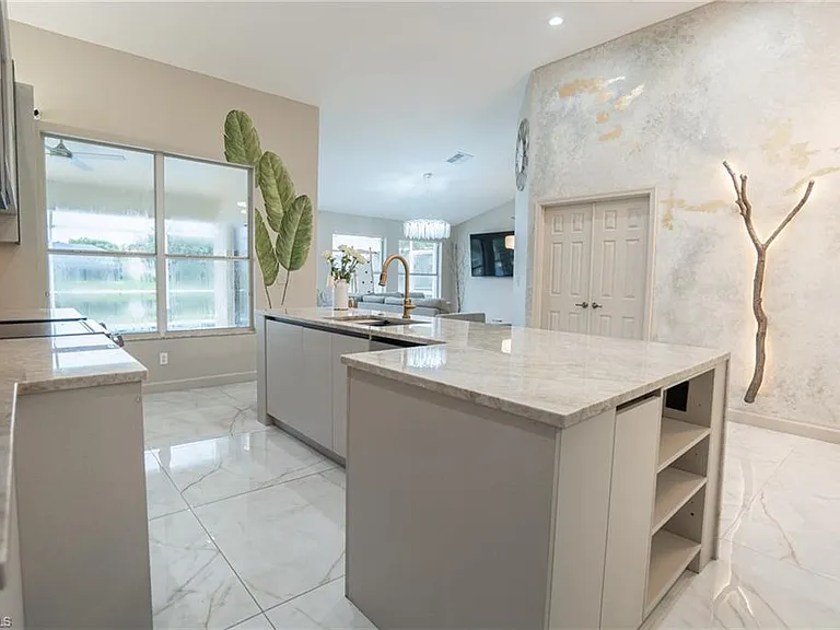 7712 Citrus Hill Ln — Photo 11
