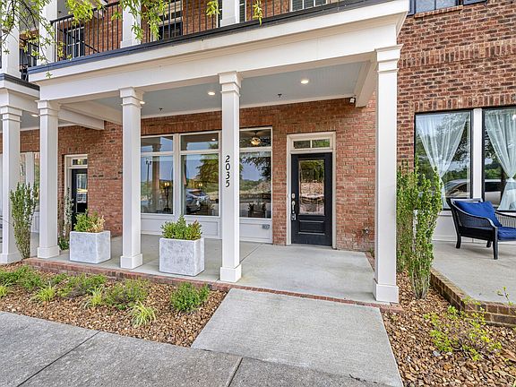 2nd image of 2035 Tollgate Blvd