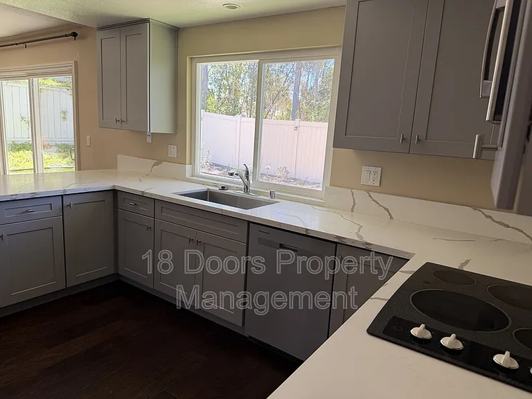 11035 Forestview Ln — Photo 10