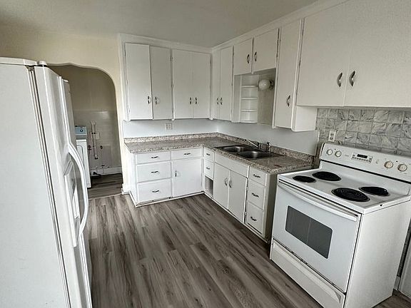 4th image of 764 1/2 N Belmont Ave