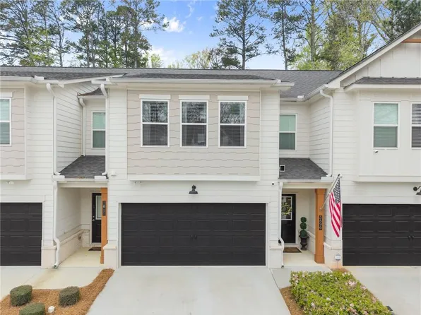 5696 Rockfern Dr, Lilburn, GA 30047