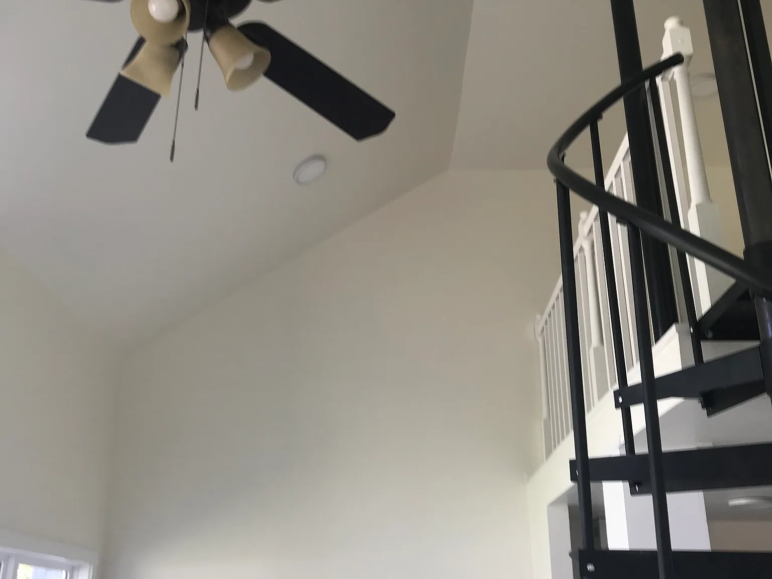 3 bed, 1272 sqft, $2,000 — Photo 3