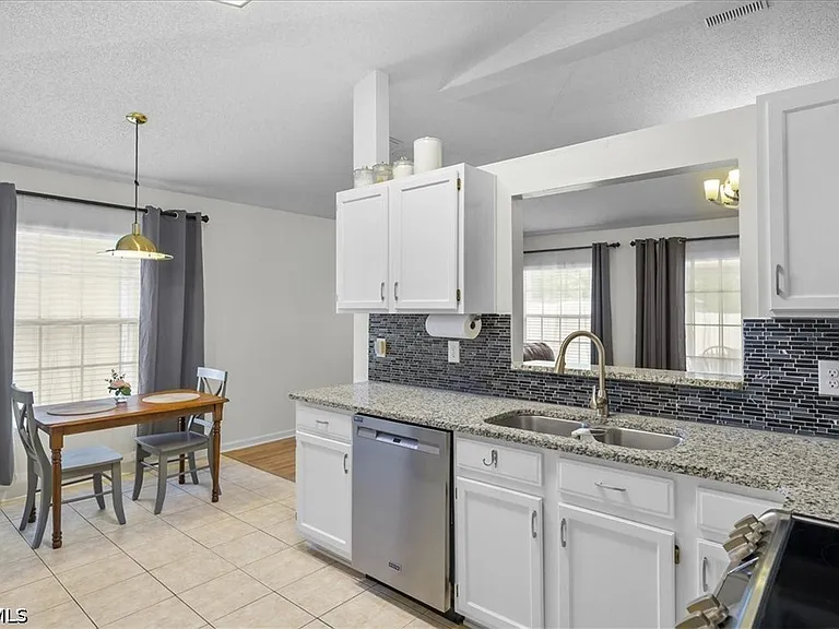 11179 Bentley Trace Ln E — Photo 4