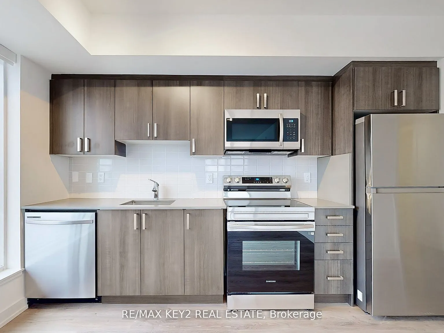 3 bed, $2,990 — Photo 3