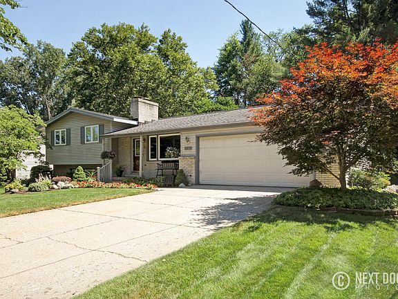 3rd image of 5272 Burgis Ave SE