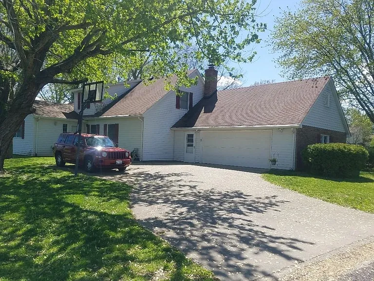 302 Salem St — Photo 5