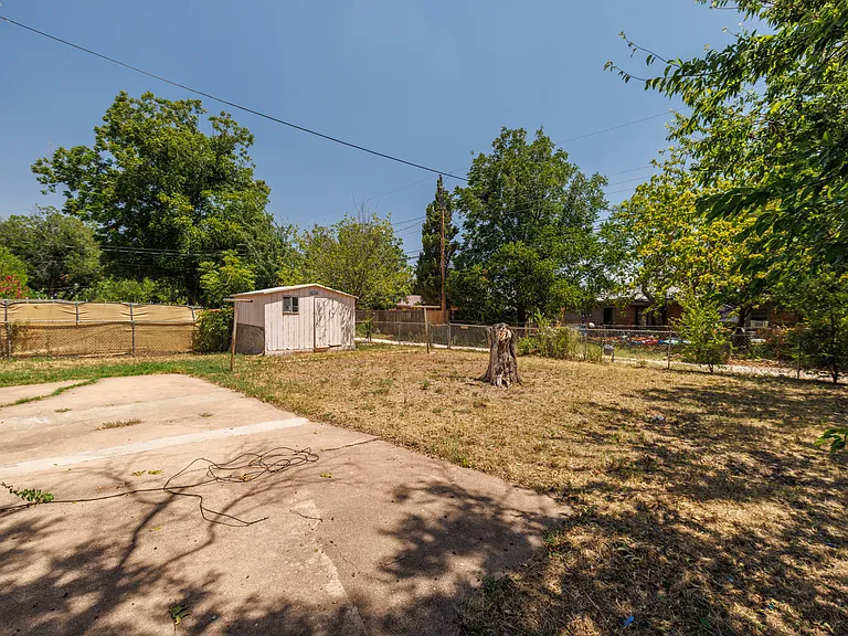 1217 Mimosa Dr — Photo 4