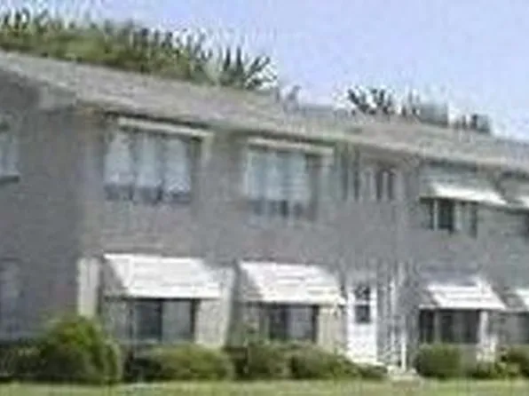 27094 Sandy Hill Ln APT 28, New Hudson, MI 48165