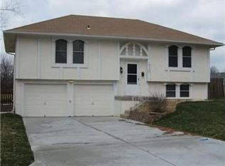 410 Pacific Dr, Belton, MO 64012