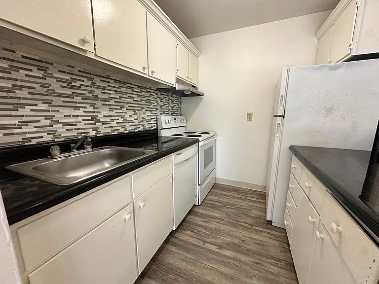 University Park Apartments near Cornell University — Photo 160