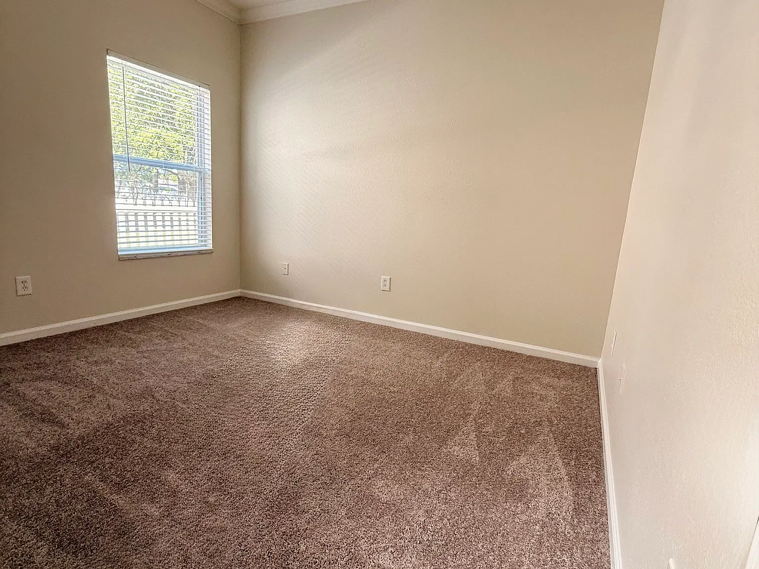 4 bed, 1928 sqft, $3,500 — Photo 3