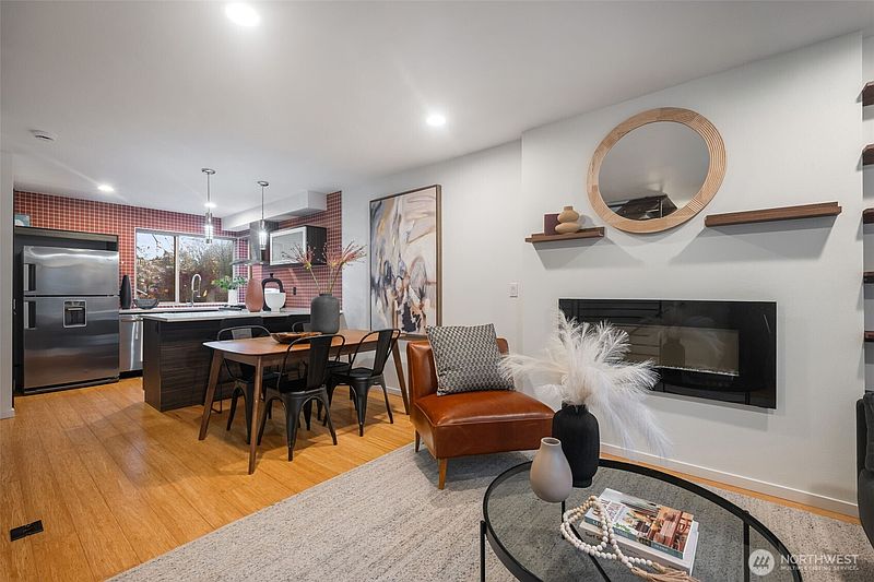 3rd image of 7758 Delridge Way SW