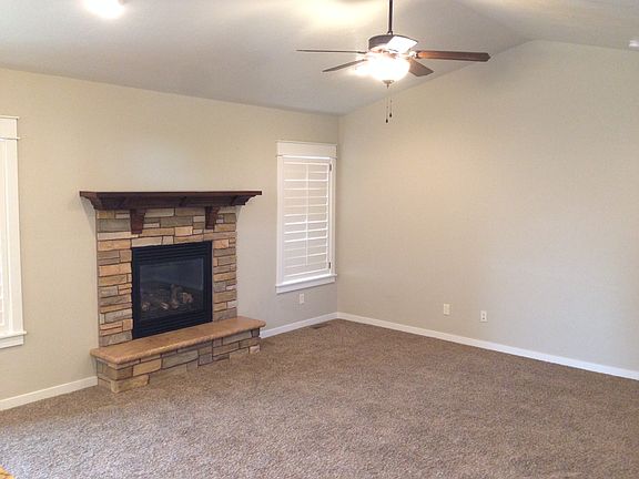 3rd image of 3913 E Lakefield Ln