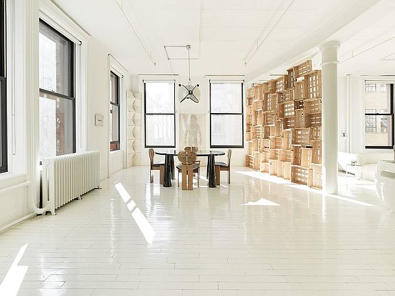 3rd image of 127 Prince St #3SE