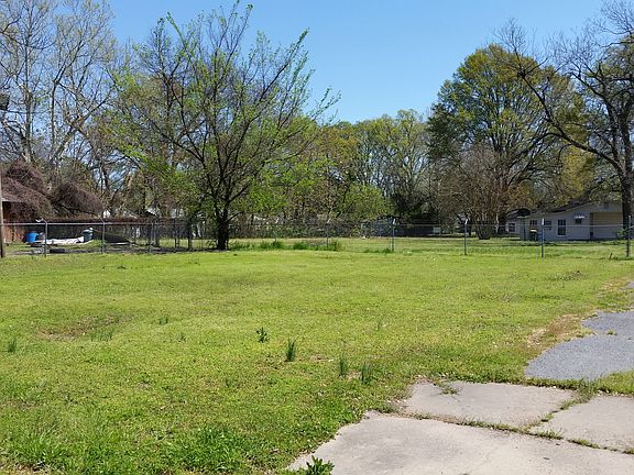 4th image of 4706 E Broadway St
