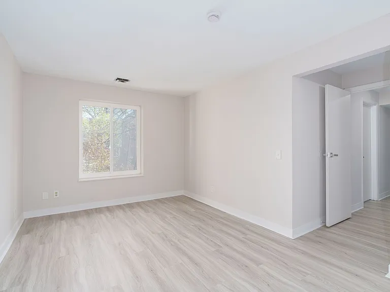 The Oaks Apartments — Photo 21