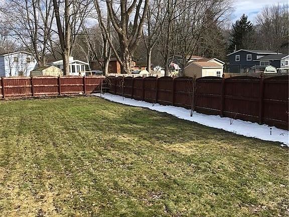 3rd image of 102 Rosewood Dr
