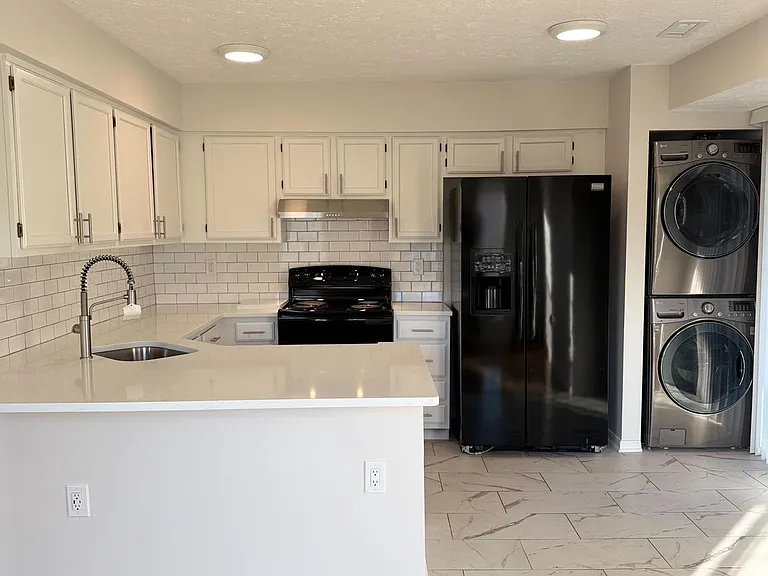 2401 W Rosecroft Village Cir — Photo 14