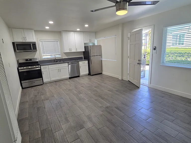 4568 Illinois St — Photo 2