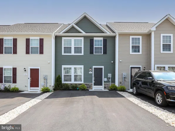 48 Loblolly Dr, Bunker Hill, WV 25413