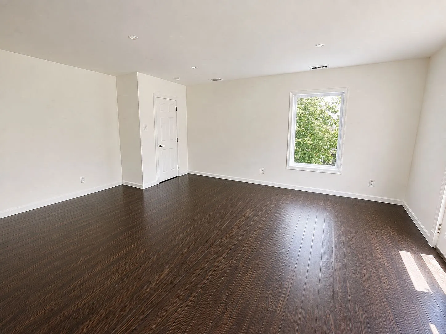 2 bed, 900 sqft, $2,200 — Photo 2