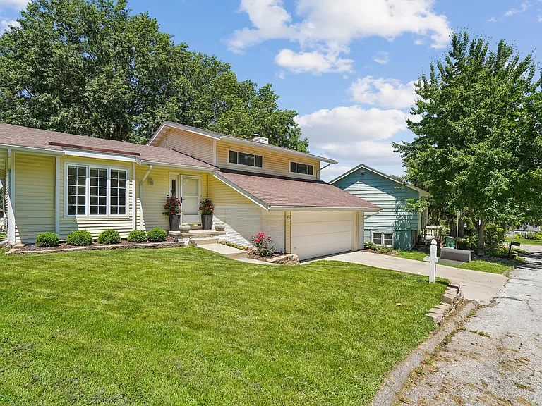 725 Heatherwood Dr — Photo 11