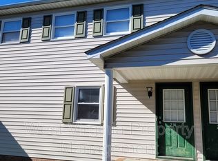 581 Prosperity Rd APT 212, Mount Hope, WV 25880