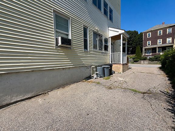 2nd image of 212 Vernon St