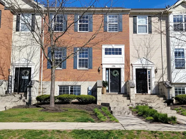 186 Jackson St, Gilberts, IL 60136